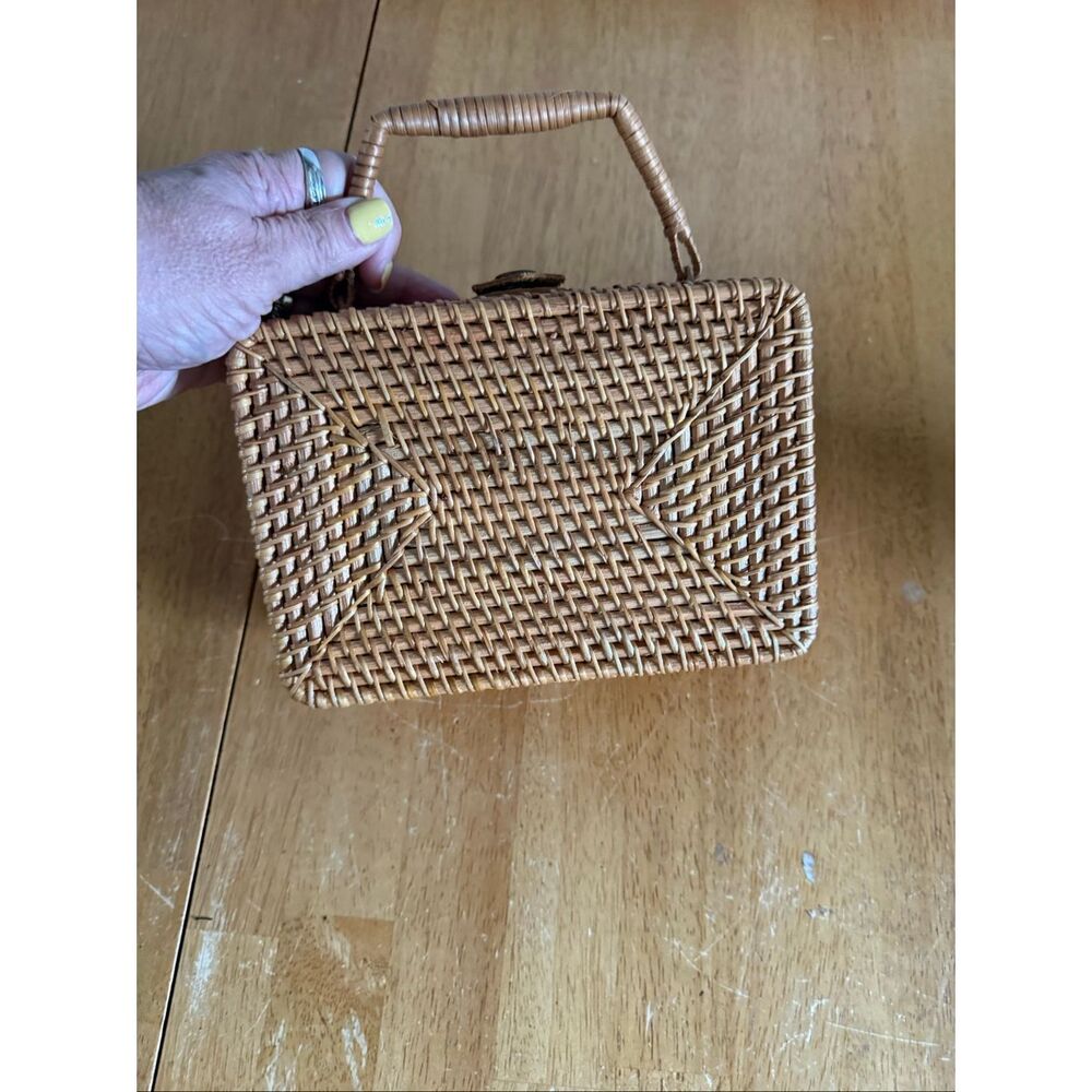 wicker handbag with crab decoration, coastal/vintage style. - Picture 4 of 13